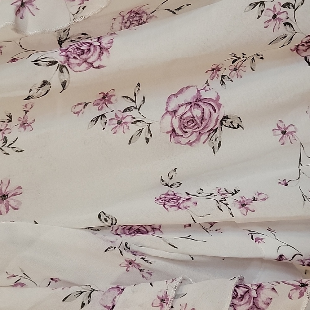 Torrid Short Sleeve Sheer Floral Flirty Top Size 2 NWT - Picture 2 of 7